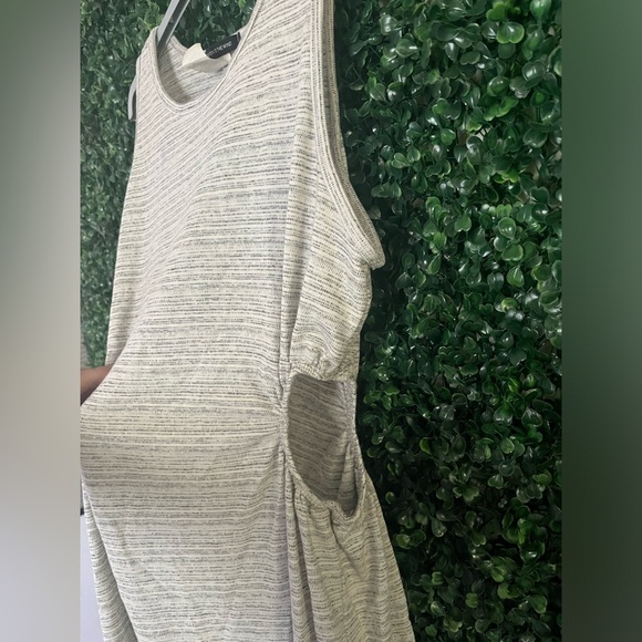 Heather Grey Side Cut Out Dress Caution to the Wind size Medium - Picture 4 of 4